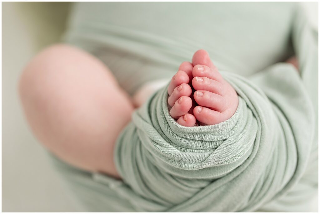 Newborn wrap toes pose | CB Studio, LLC Iowa Photographer | Green wrap