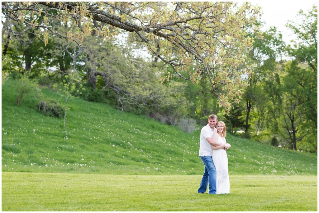 10 Year Anniversary Photo Session | Couples Poses | Engagement Poses | Pasture Session | Iowa Wedding Photographer | CB Studio