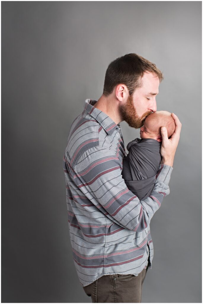 Newborn and dad pose | CB Studio | Iowa Photographer