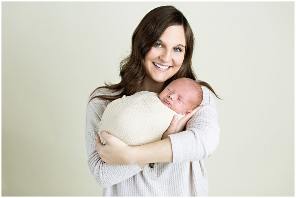 Newborn Wrap Pose with Mom | Newborn Session | Iowa Newborn Photographer | CB Studio