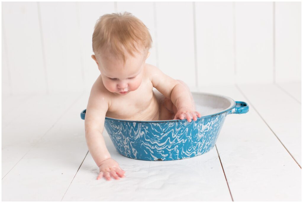Bubble bath sitter session | Iowa Baby Photographer | CB Studio