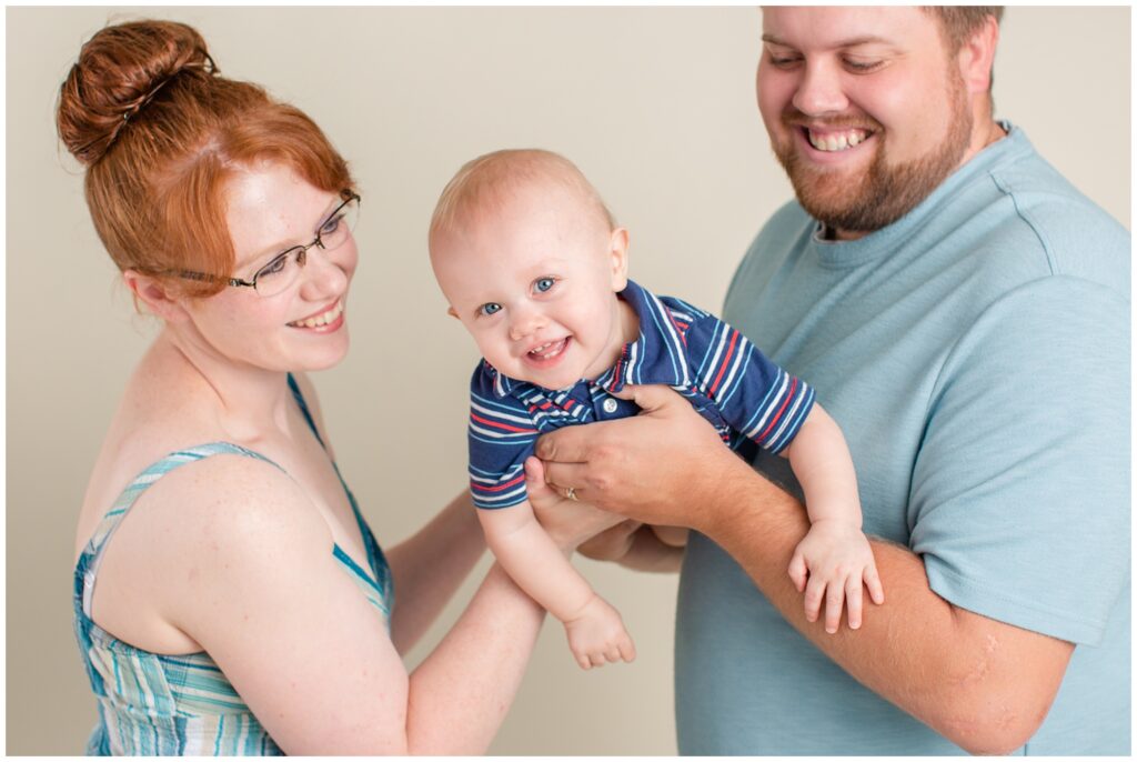 Family pose | first birthday photo shoot | Iowa Baby Photographer | CB Studio