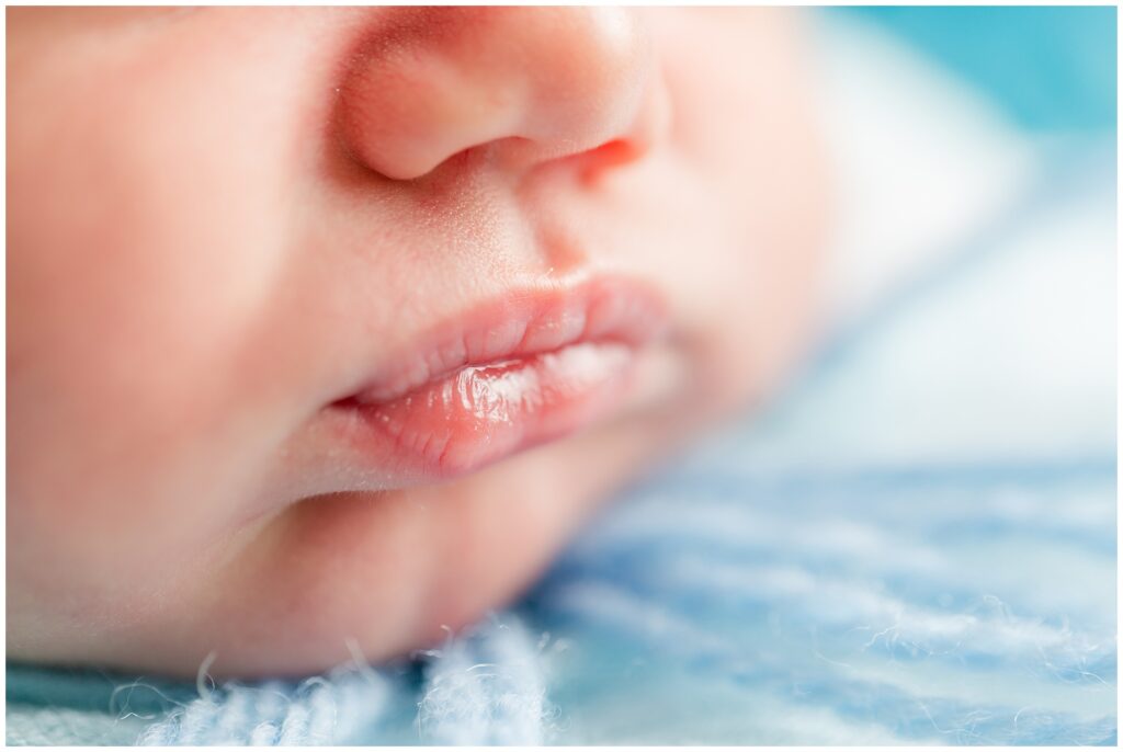 Newborn blue wrap and bonnet pose | Newborn detail shot | Iowa Newborn Photographer | CB Studio