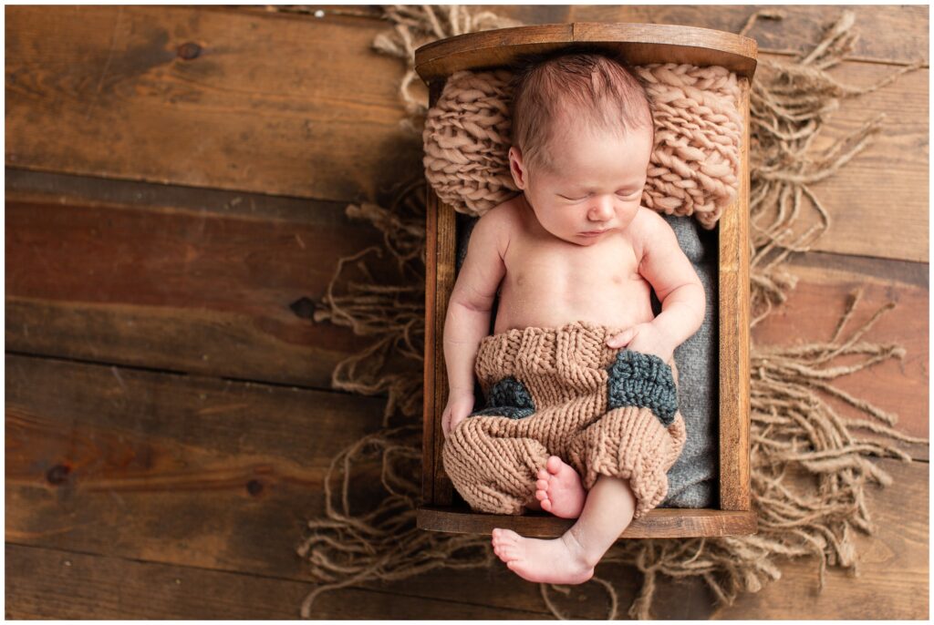Newborn wooden bed pose | Iowa Newborn Photographer | CB Studio