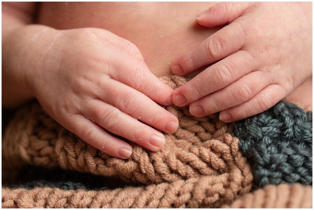 Newborn wooden bed pose | Newborn detail shot | Iowa Newborn Photographer | CB Studio