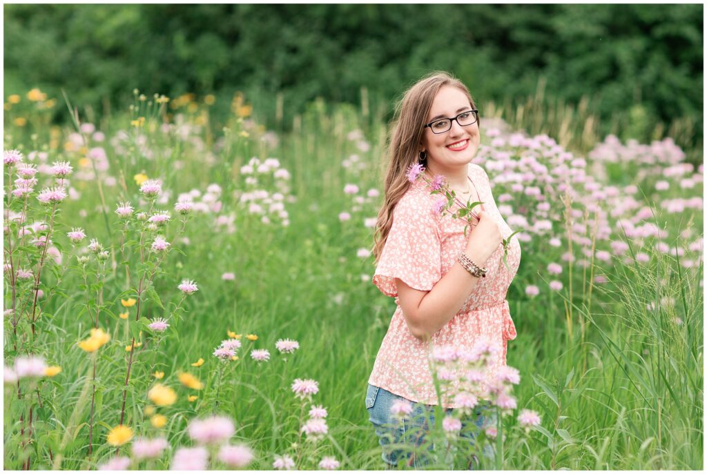Senior flower field pose | Iowa Senior Photographer | CB Studio