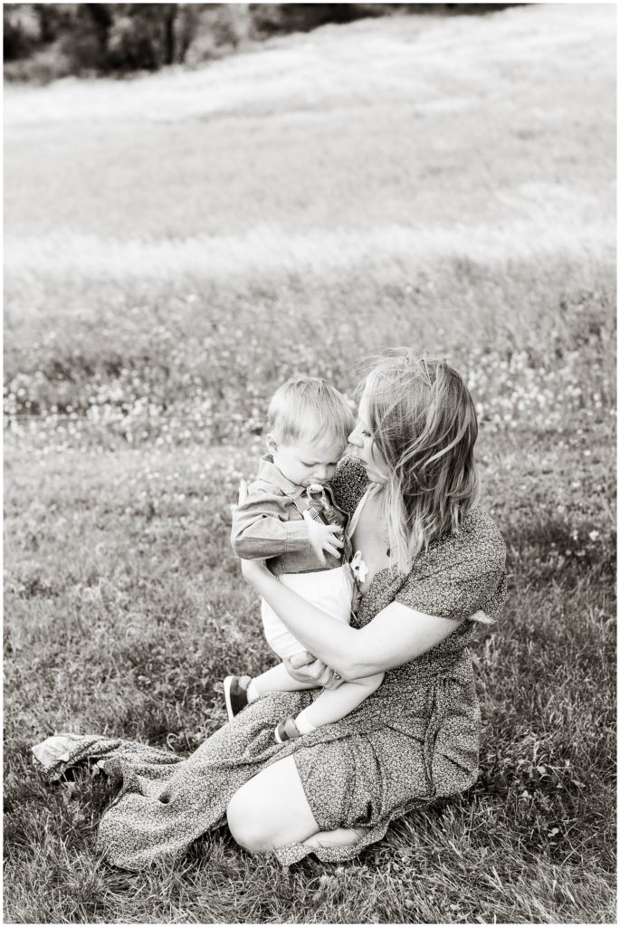 Family photography in grassy field | Mommy and me |  Iowa Family Photographer | CB Studio
