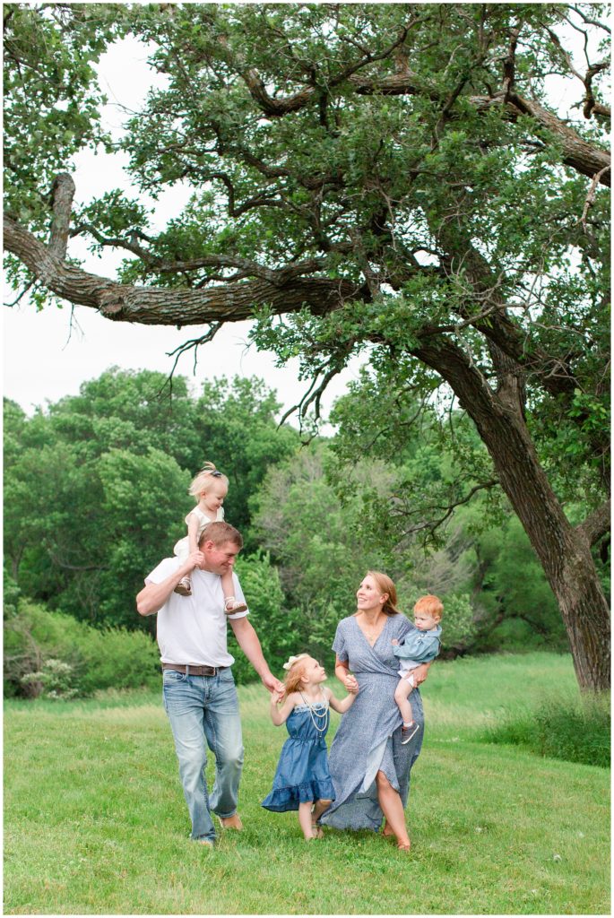 Family photography in grassy field | Iowa Family Photographer | CB Studio