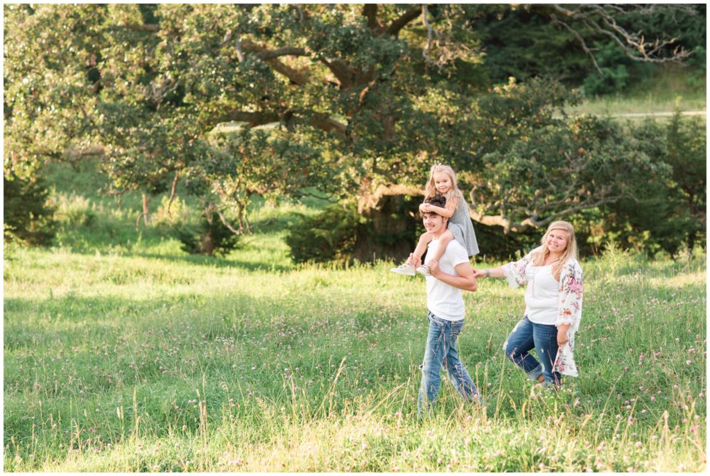 Spring bright and airy family portraits | Iowa Family Photographer | CB Studio
