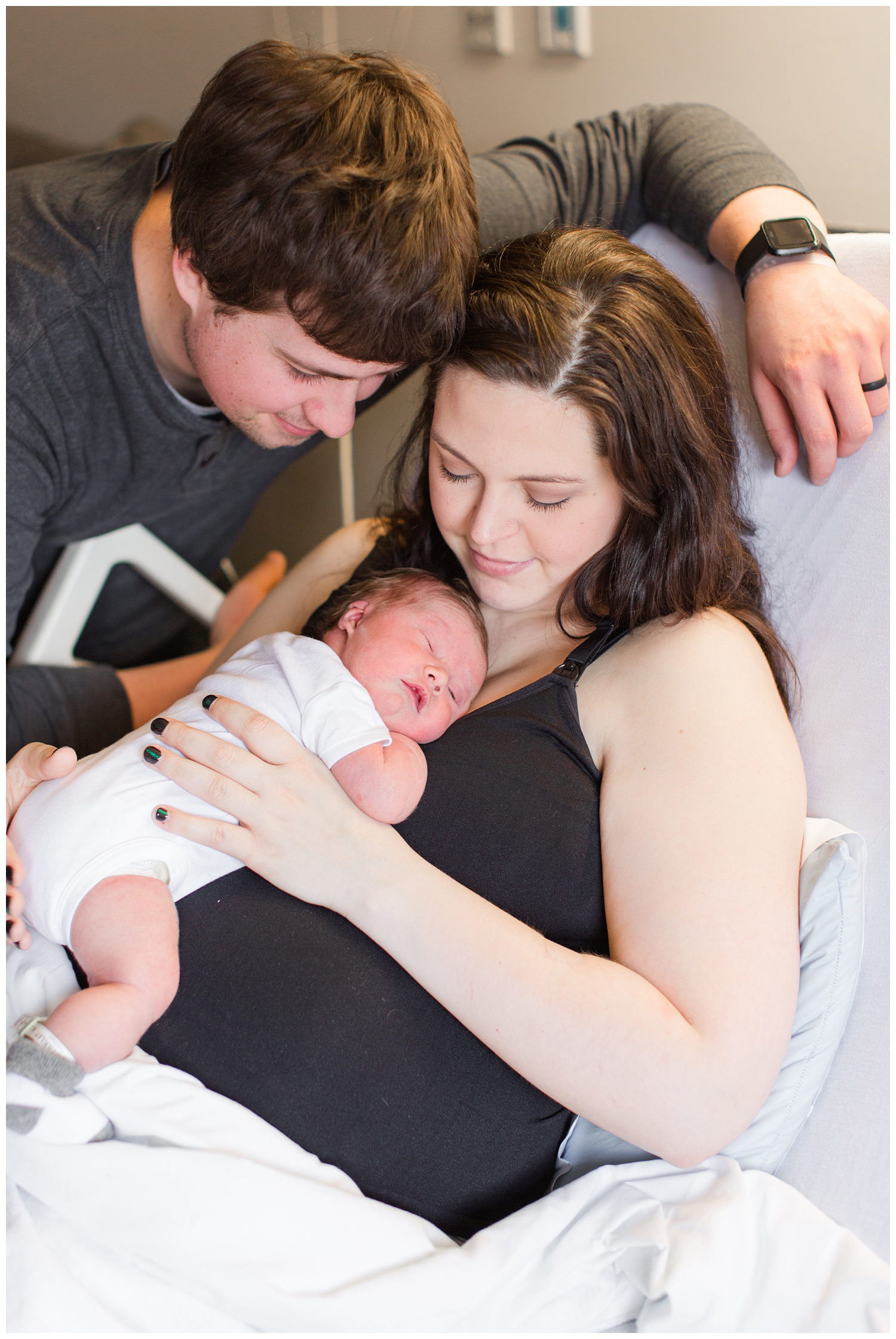Fresh 48 hospital baby photography mom, dad and baby | Iowa Baby Photographer | CB Studio