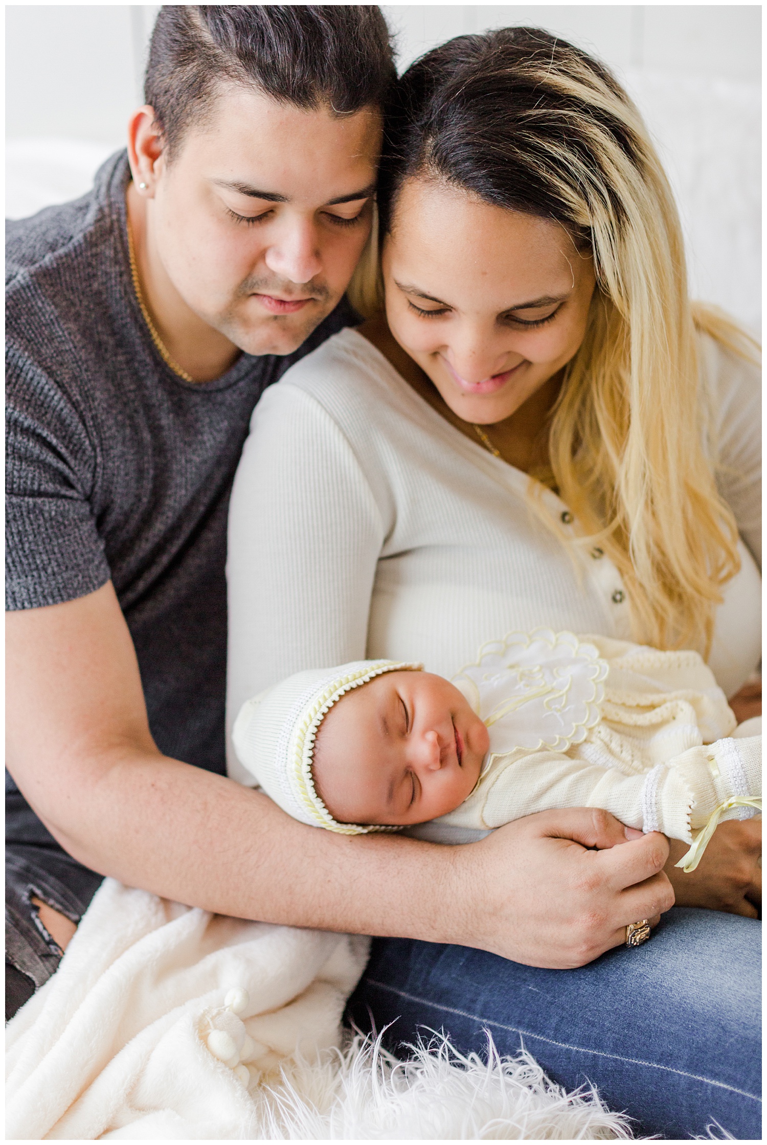 Adriel and Karen snuggle their newborn baby girl | CB Studio