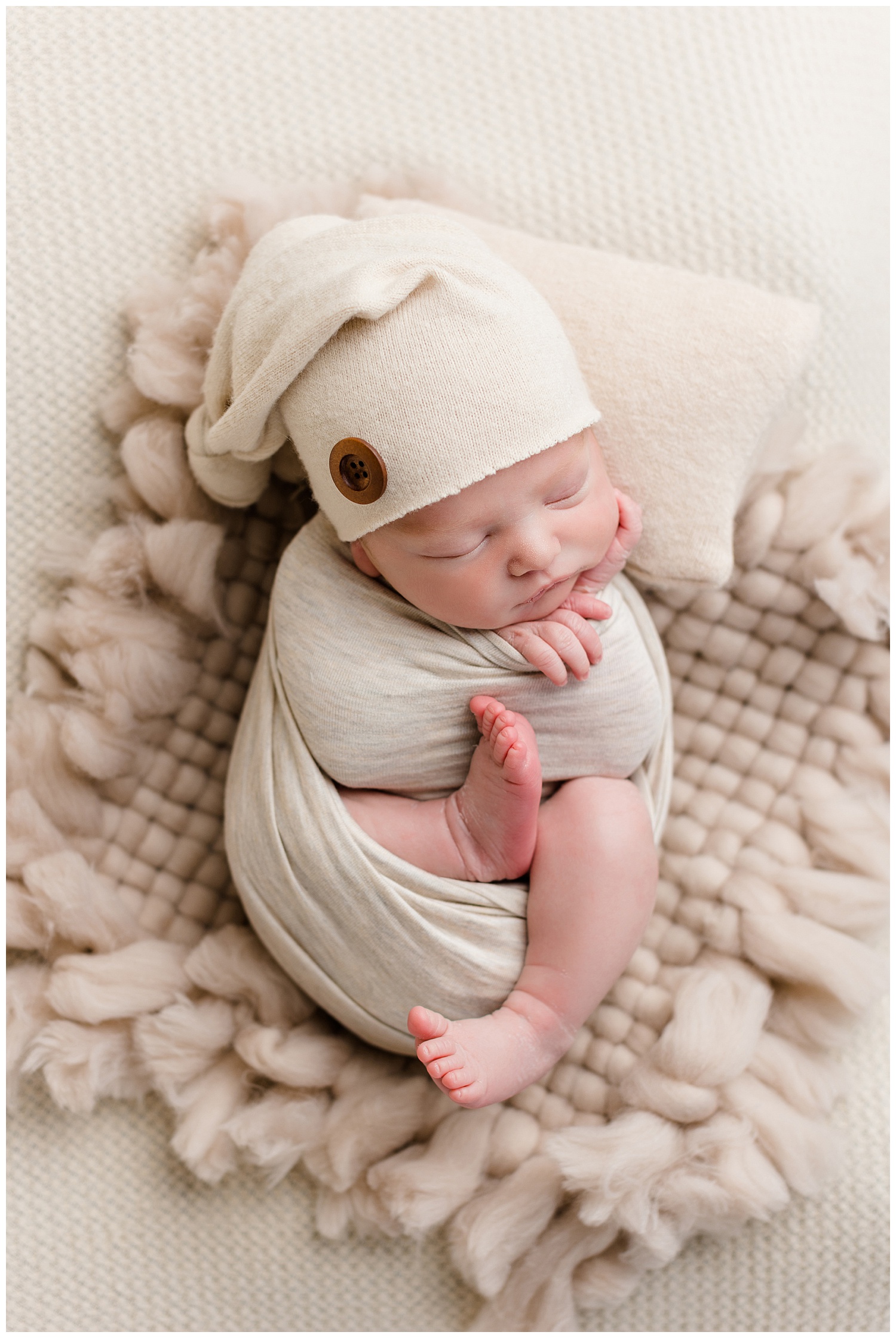 Neutral tones newborn baby boy Hudson | CB Studio