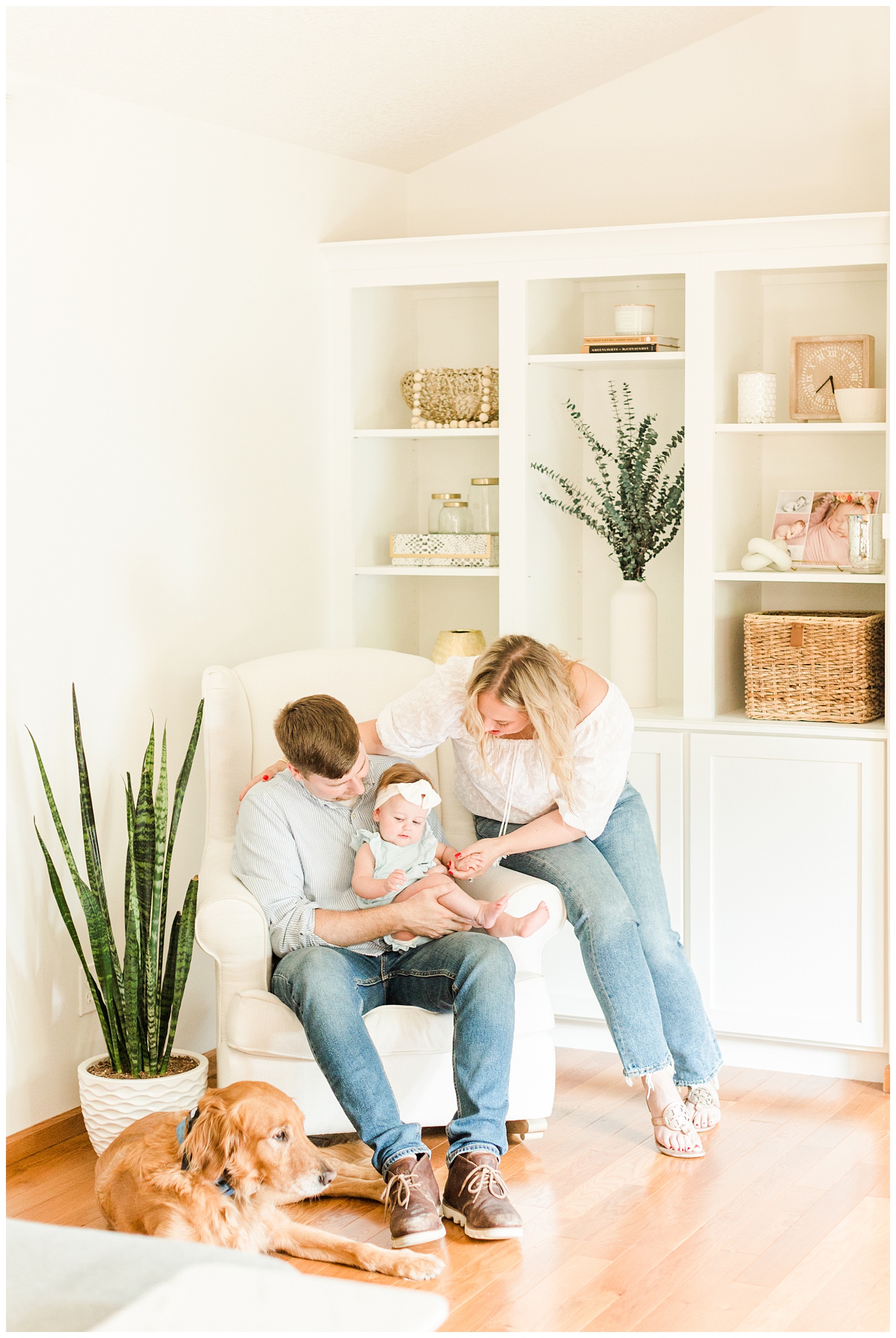 The Bollig family snuggles together in their living room | CB Studio