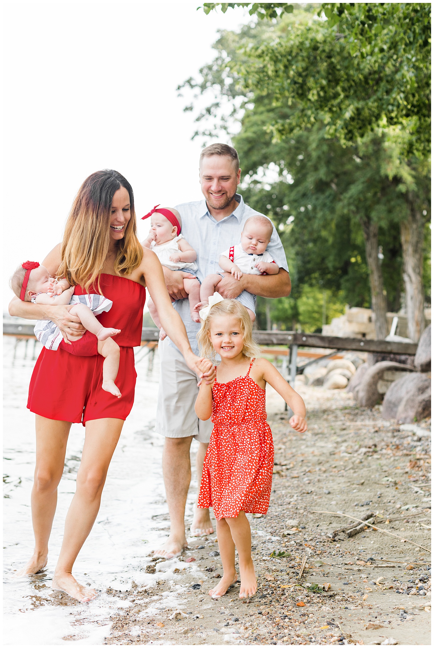 The Wissink triplet family walk along the shores of Clear Lake, Iowa | CB Studio