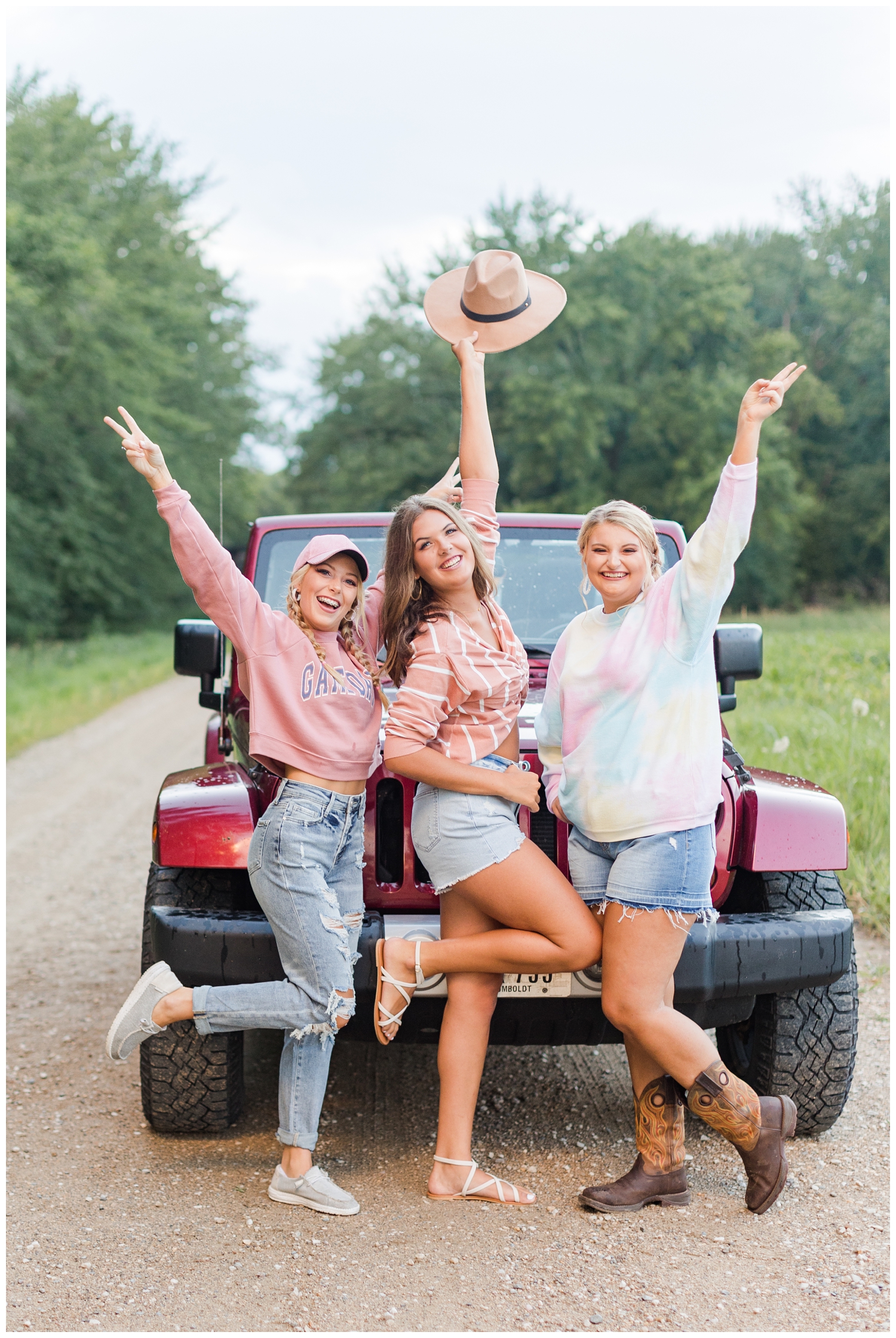 Senior girls celebrate a road trip in a maroon Jeep | CB Studio
