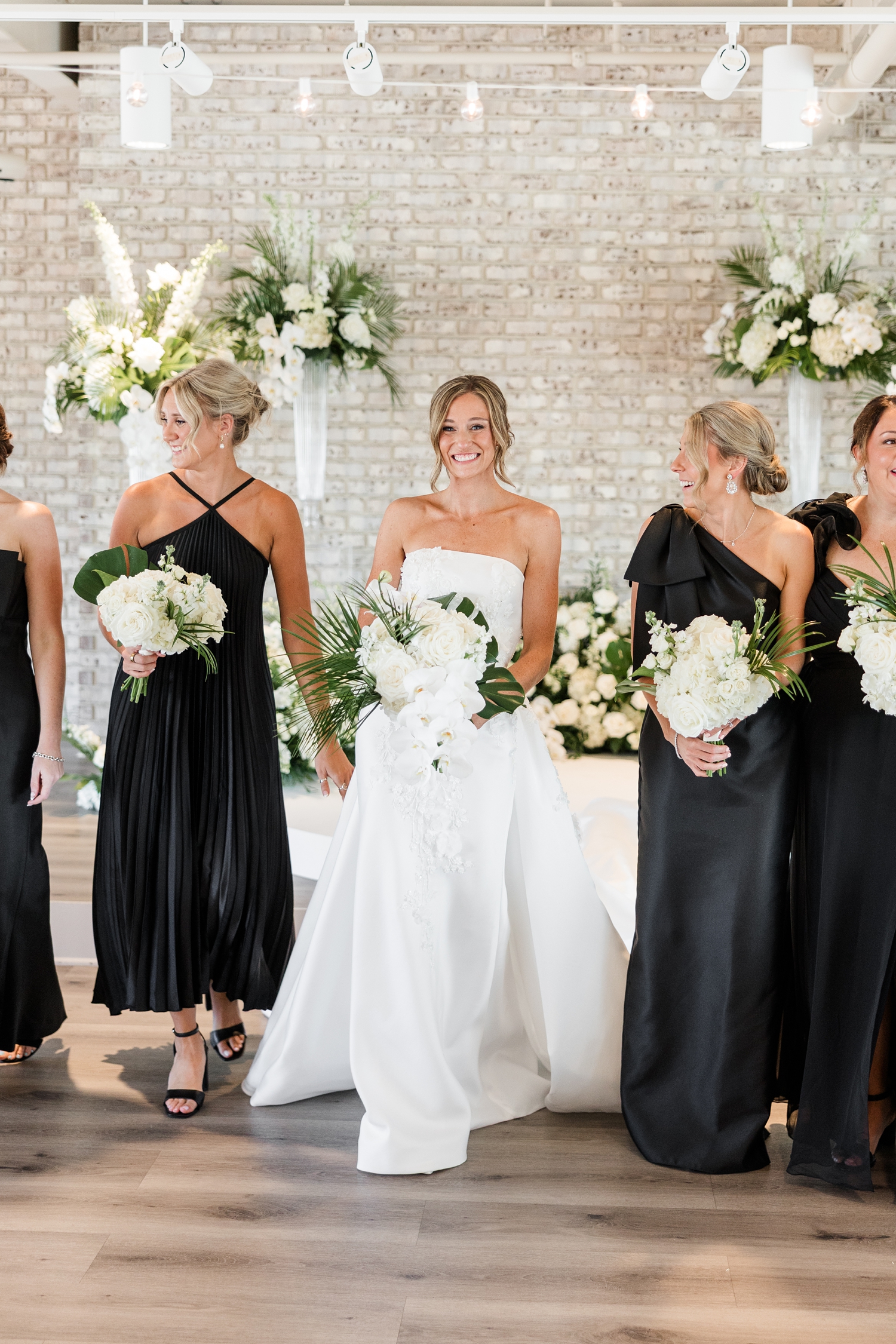 Cassidy smiling with her bridesmaids at Toast in Ankeny, IA | CB Studio
